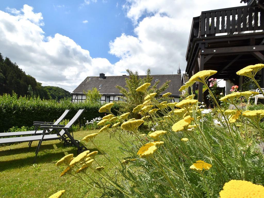 Modern Holiday Home in Deifeld with Private Garden Medebach Exterior foto